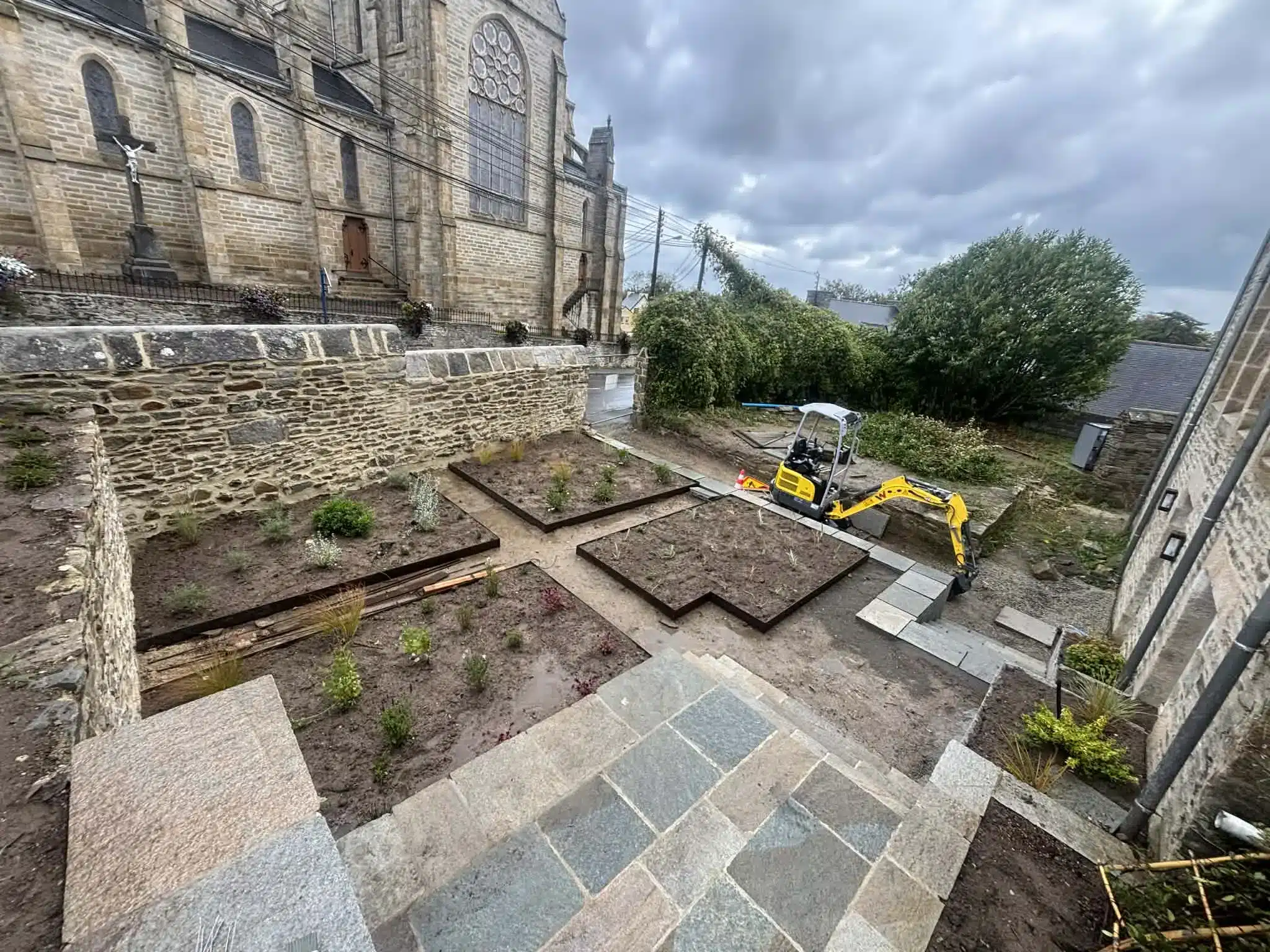 Travaux de création de jardin avec terrassement et aménagement paysager à Saint-Cast-le-Guildo